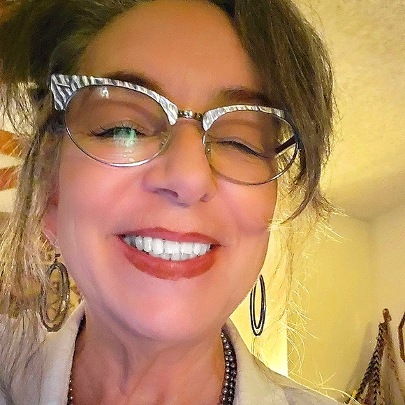 Meet your Posher, Margo - Picture 1 of 1